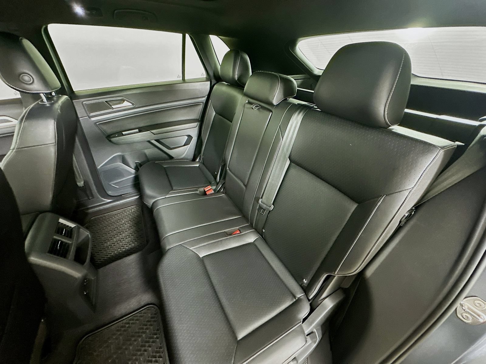 Used 2020 Volkswagen Atlas Cross Sport SE w/ Panoramic Sunroof Package AWD/4WD image 36