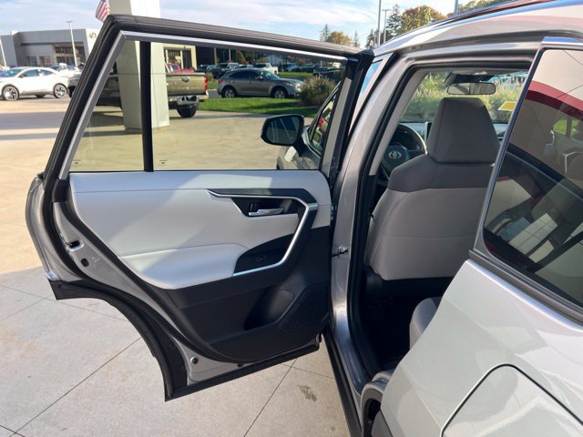 Used 2025 Toyota RAV4 XLE w/ Convenience Package AWD/4WD image 31