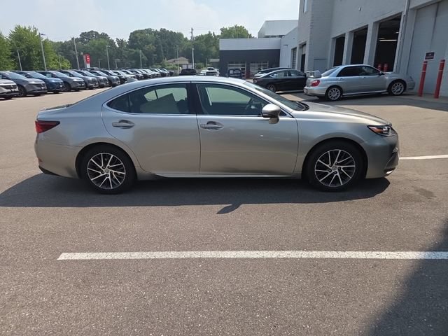 Used 2016 Lexus ES 350 w/ Luxury Package w/Wood Trim FWD image 19