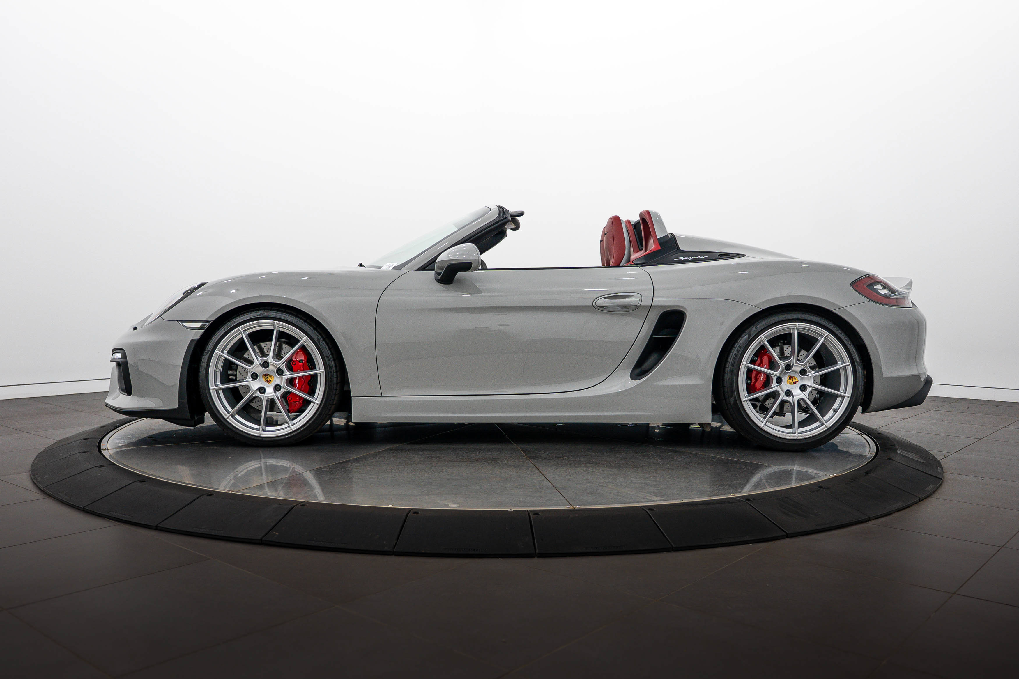Certified 2016 Porsche Boxster Spyder RWD image 2
