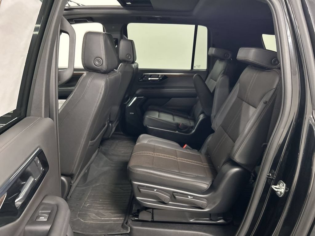 Certified 2025 Chevrolet Suburban High Country AWD/4WD image 20