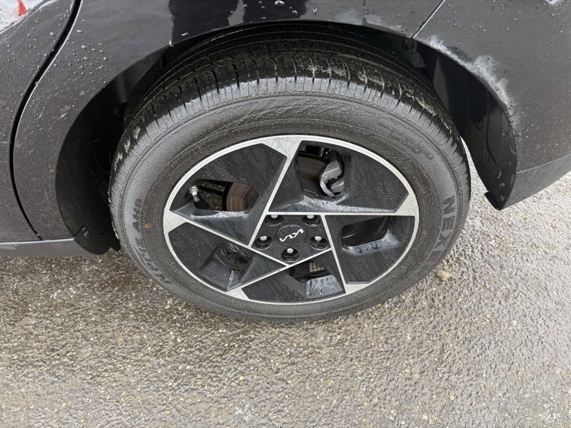 Certified 2025 Kia Soul EX image 12