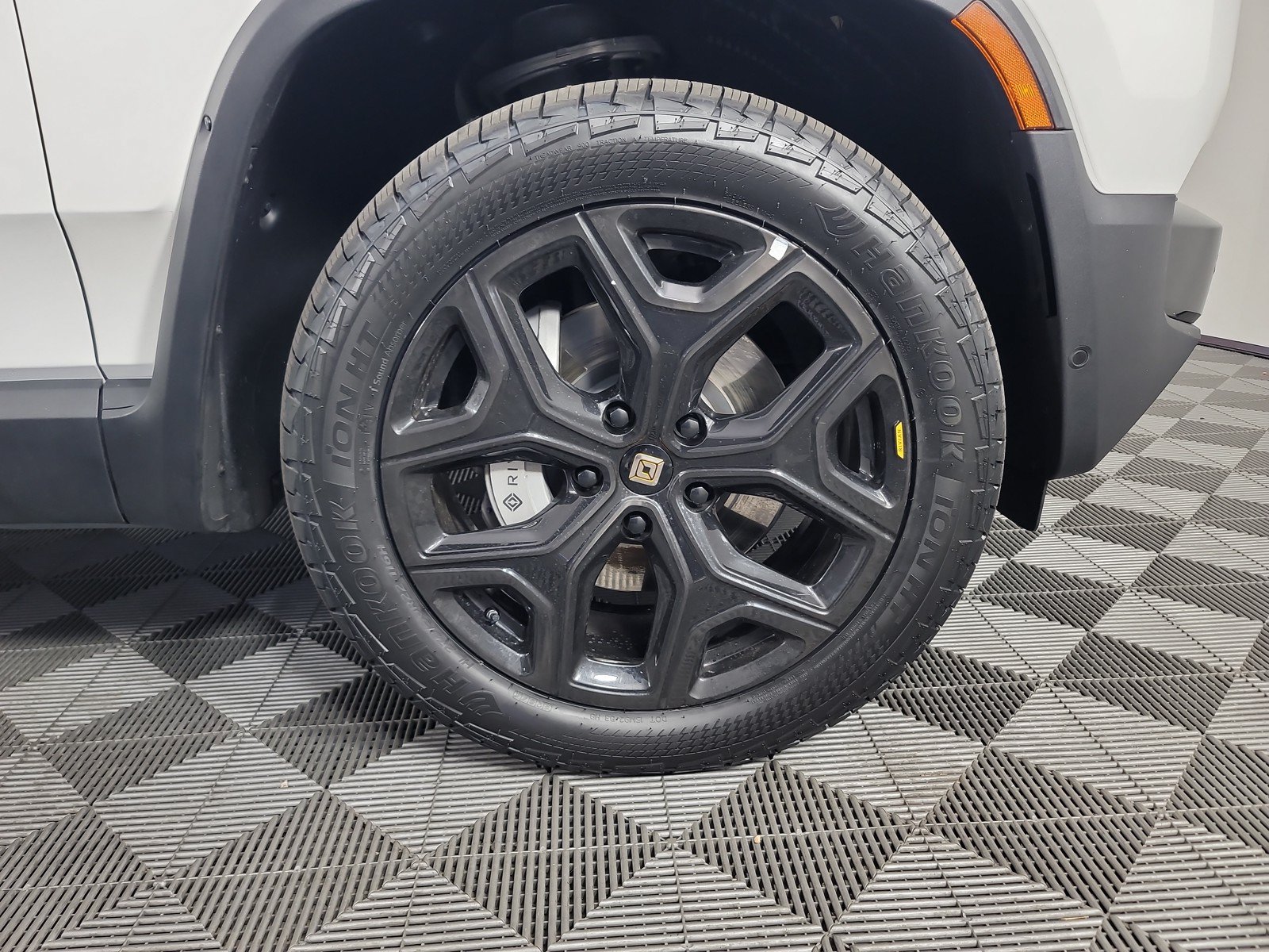 Used 2024 Rivian R1T Adventure AWD/4WD image 11