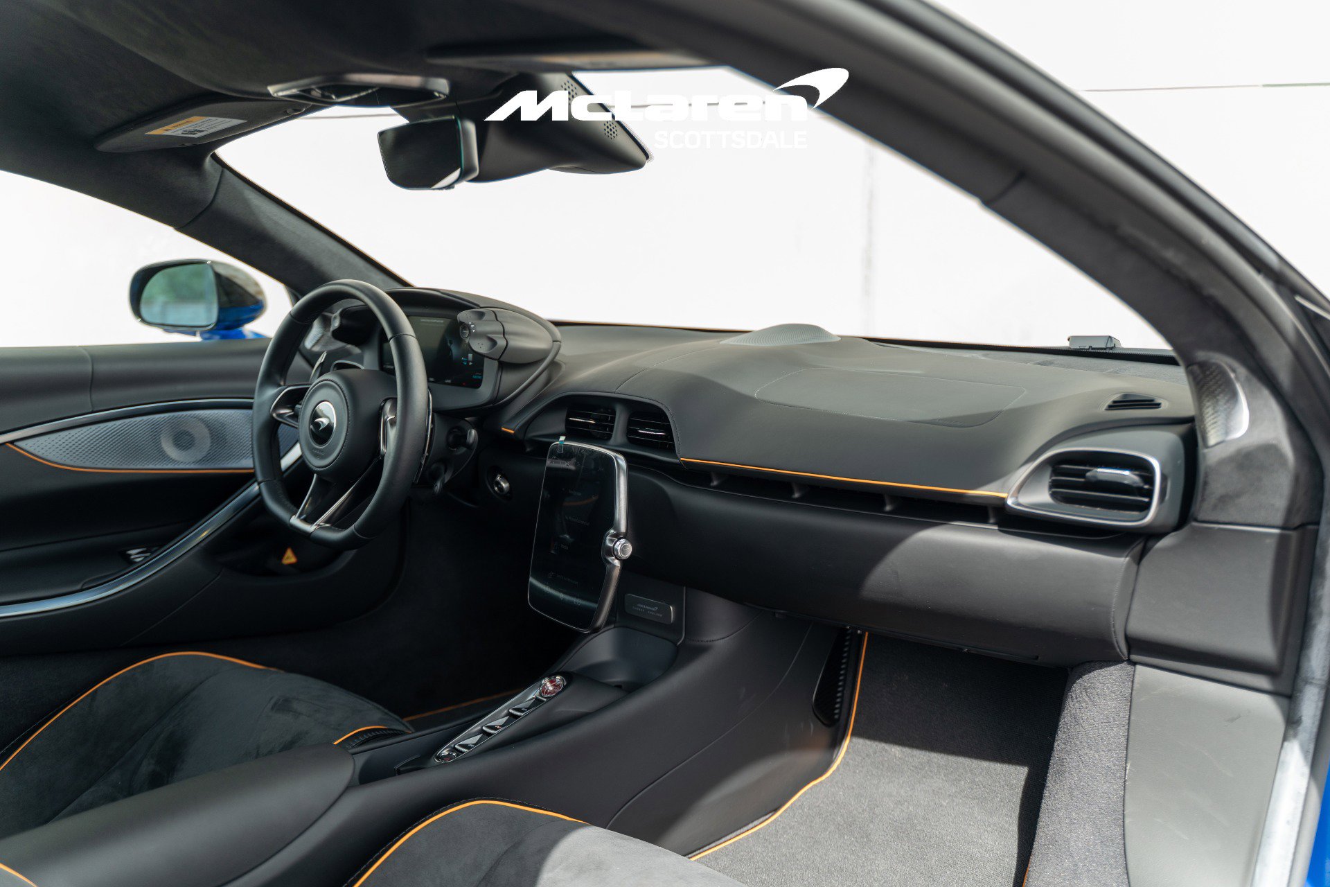 Used 2023 McLaren Artura image 26