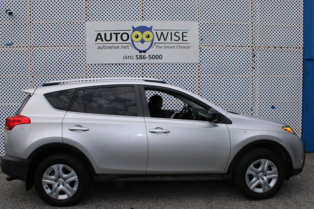 Used 2015 Toyota RAV4 LE FWD image 2