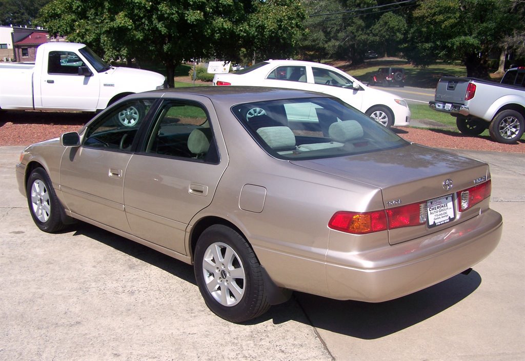 Used 2001 Toyota Camry CE FWD image 2