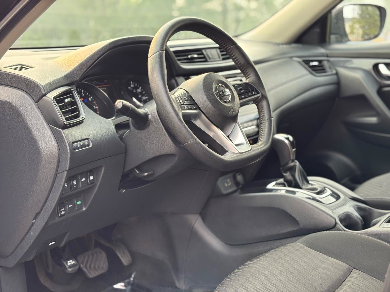 Used 2019 Nissan Rogue SV AWD/4WD image 17