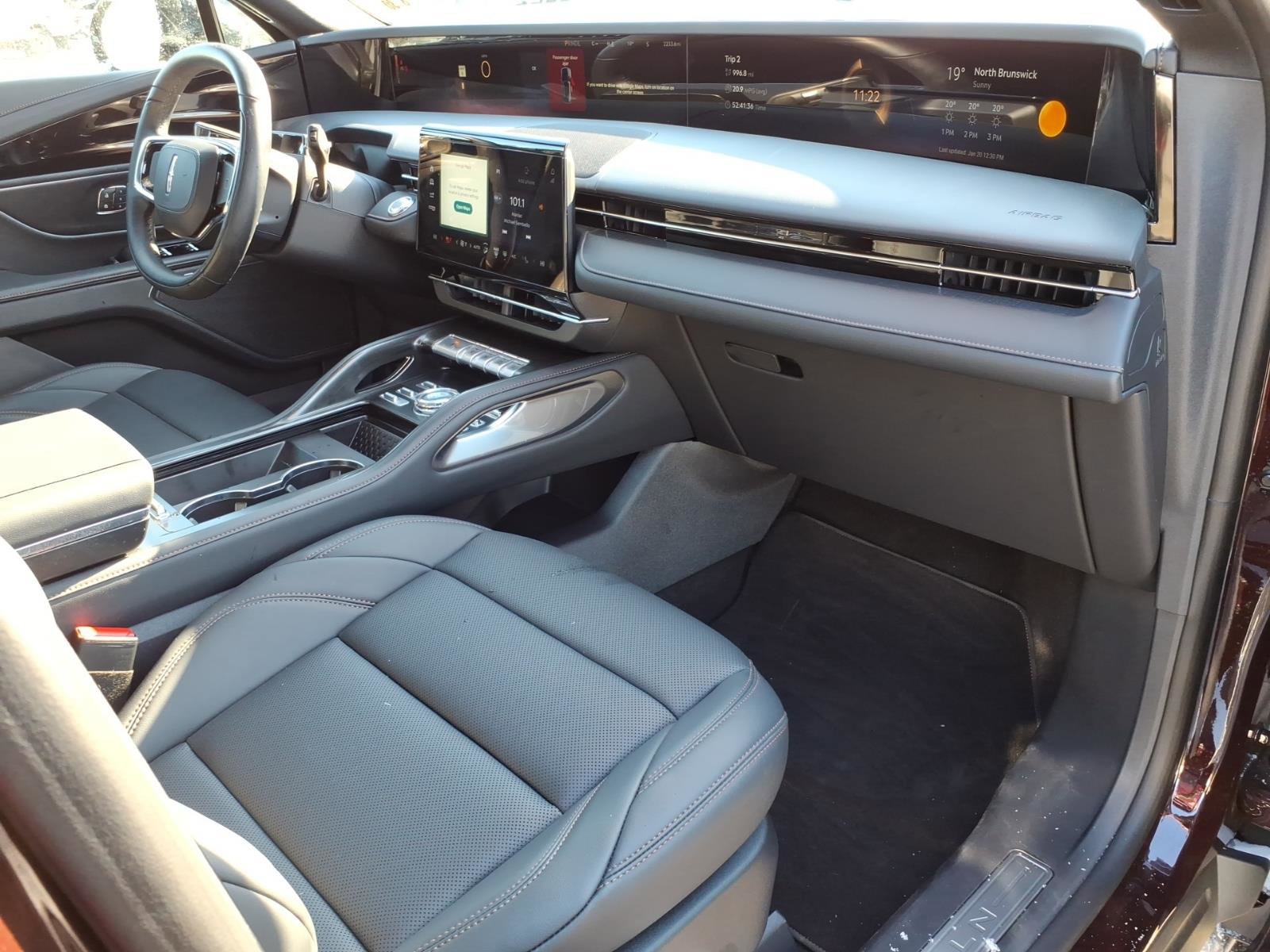 Used 2025 Lincoln Nautilus Premier w/ Jet Appearance Package image 9