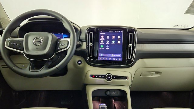 New 2026 Volvo XC40 B5 Plus w/ Protection Package Premier AWD/4WD image 25
