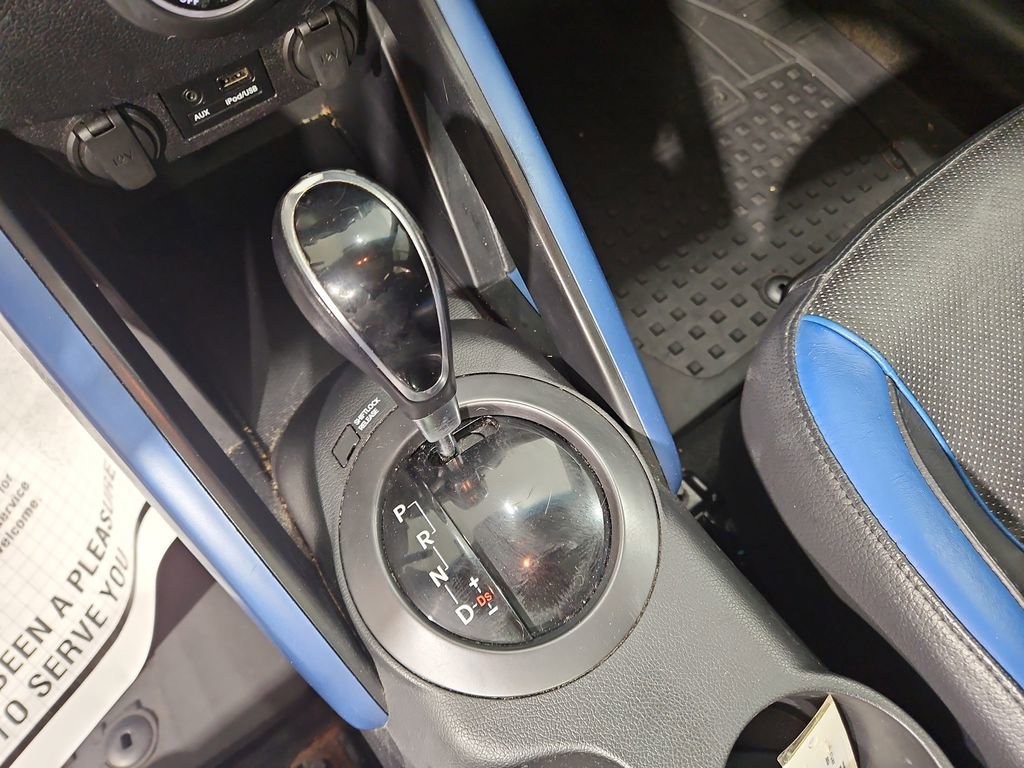 Used 2013 Hyundai Veloster Turbo w/ Ultimate Pkg image 24