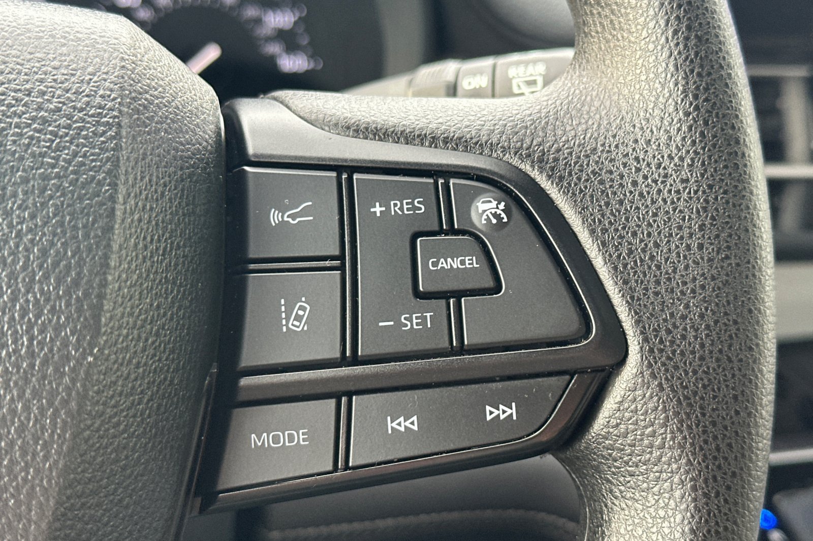 Certified 2026 Toyota Sienna LE FWD image 38