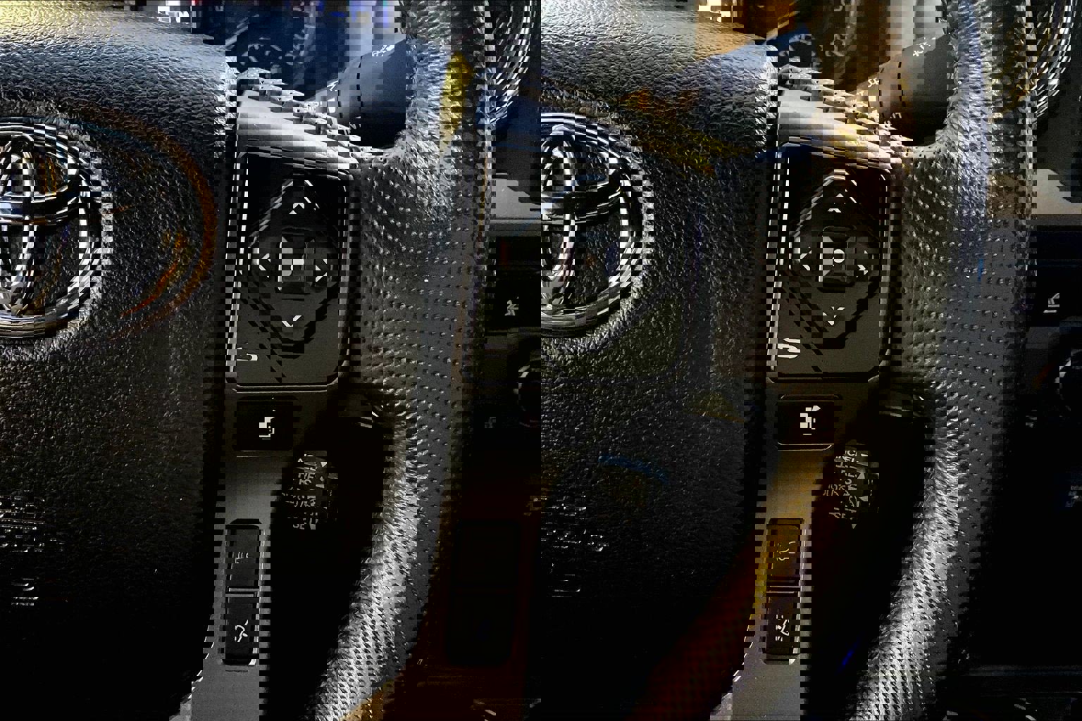 Used 2022 Toyota Tacoma TRD Off-Road image 18