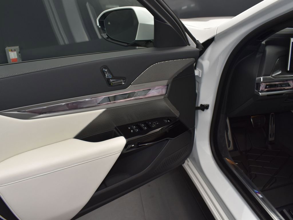 Certified 2024 BMW 760i xDrive w/ Executive Package image 11