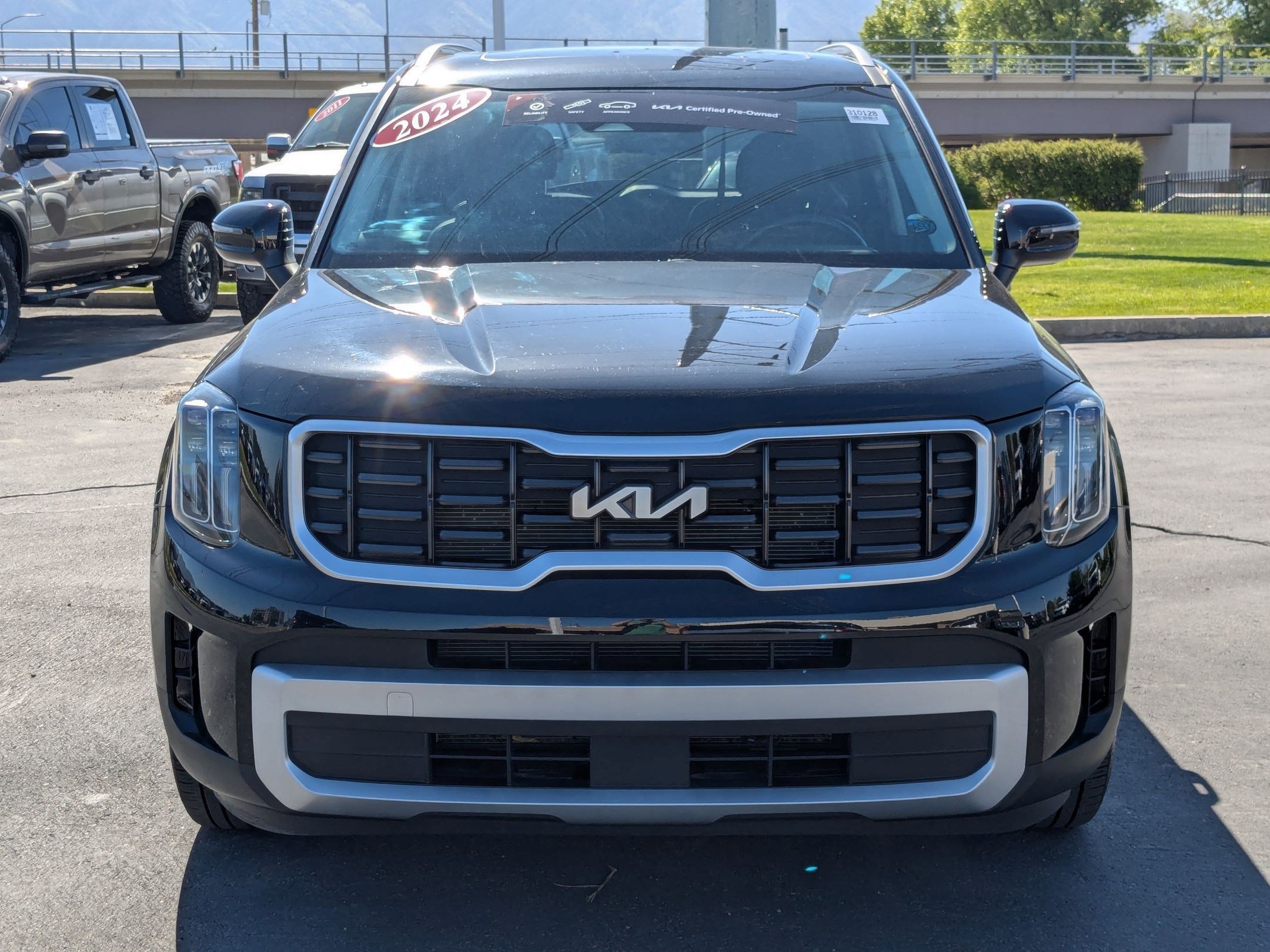 Certified 2024 Kia Telluride S w/ S Sunroof Package AWD/4WD image 8