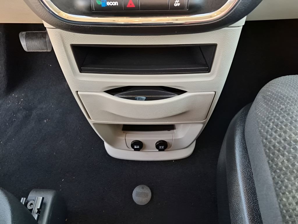 Used 2018 Dodge Grand Caravan SE w/ UConnect Hands-Free Group image 36