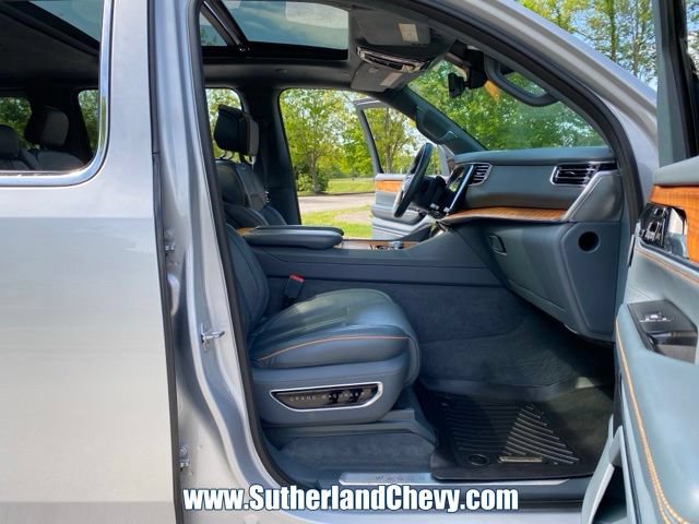 Used 2023 Jeep Grand Wagoneer Series II w/ Flexible Seating Group AWD/4WD image 19
