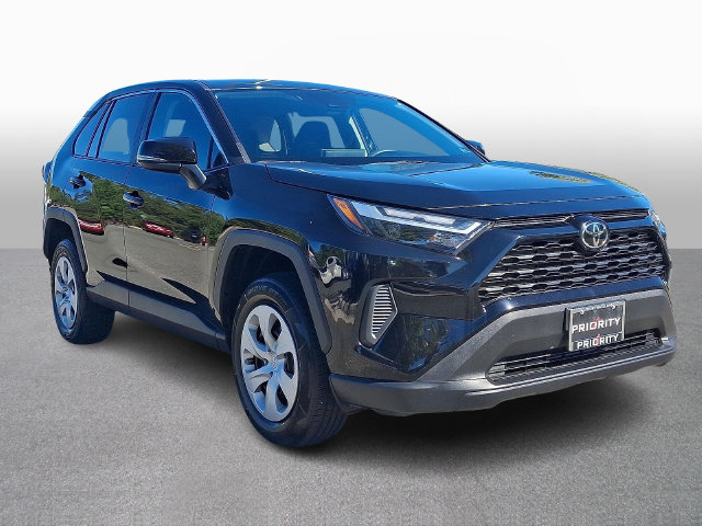 Used 2024 Toyota RAV4 LE AWD/4WD image 3