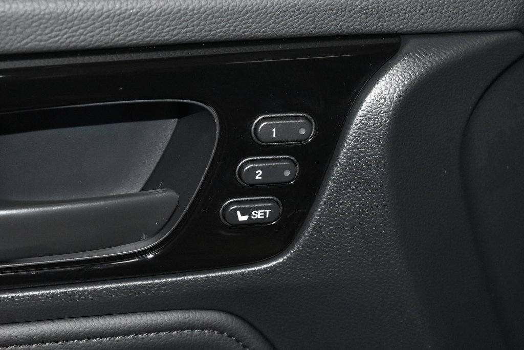 Used 2025 Honda Odyssey Touring image 5
