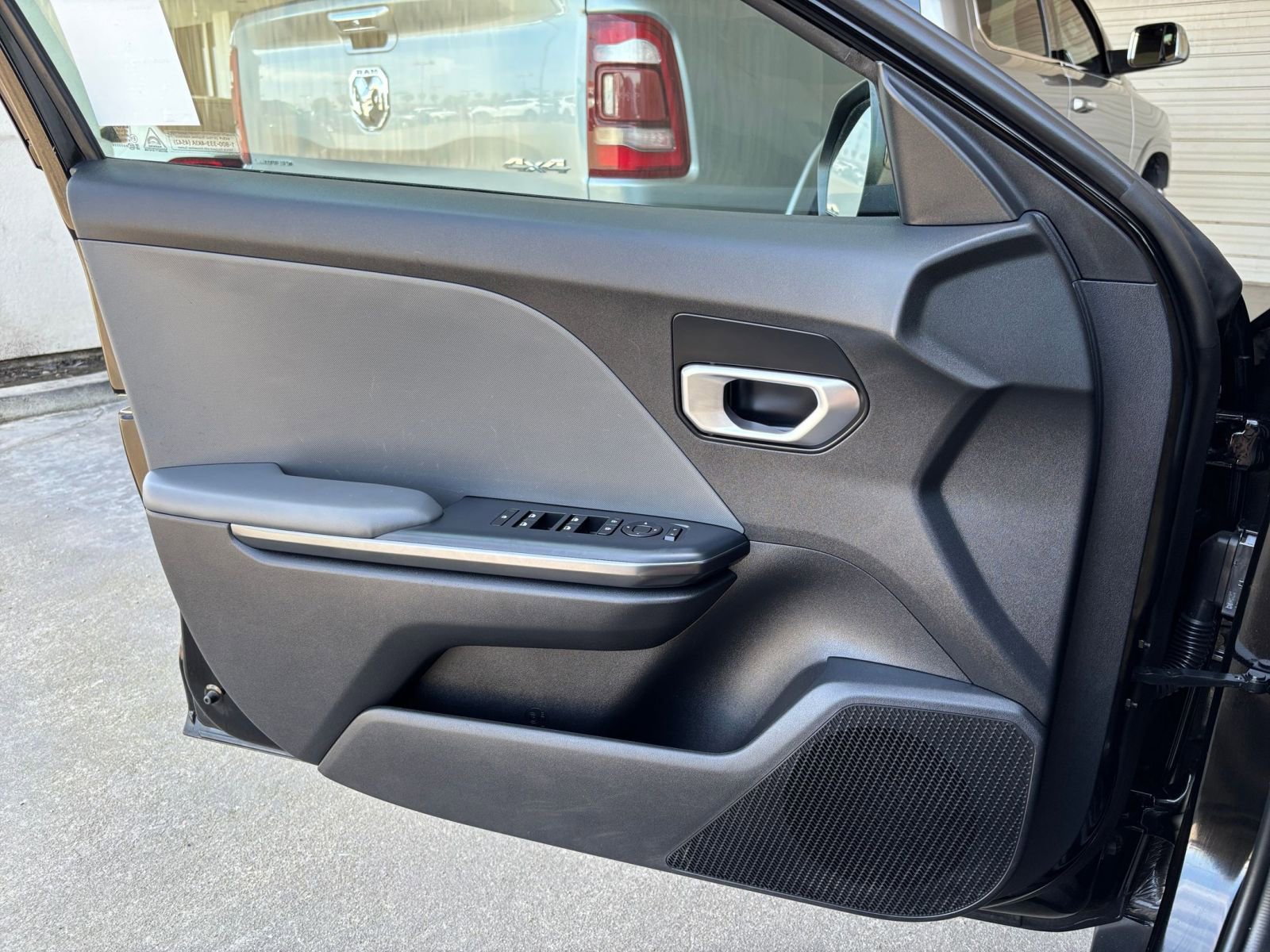 Used 2025 Kia K4 LXS image 18