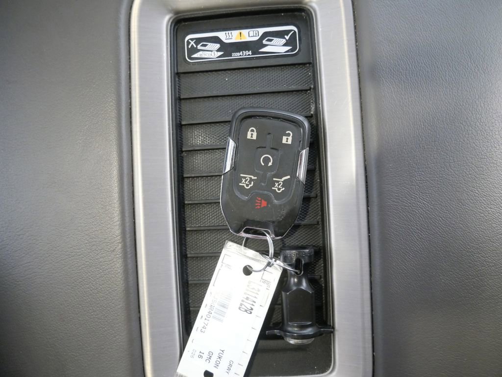 Used 2016 GMC Yukon Denali w/ Open Road Package AWD/4WD image 30