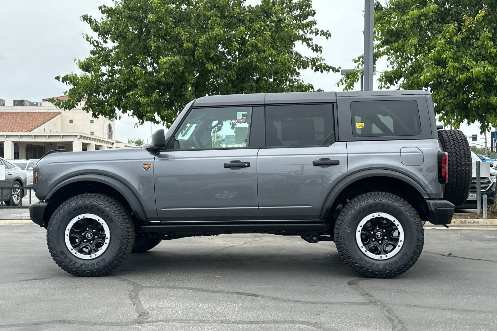 New 2026 Ford Bronco Badlands image 7