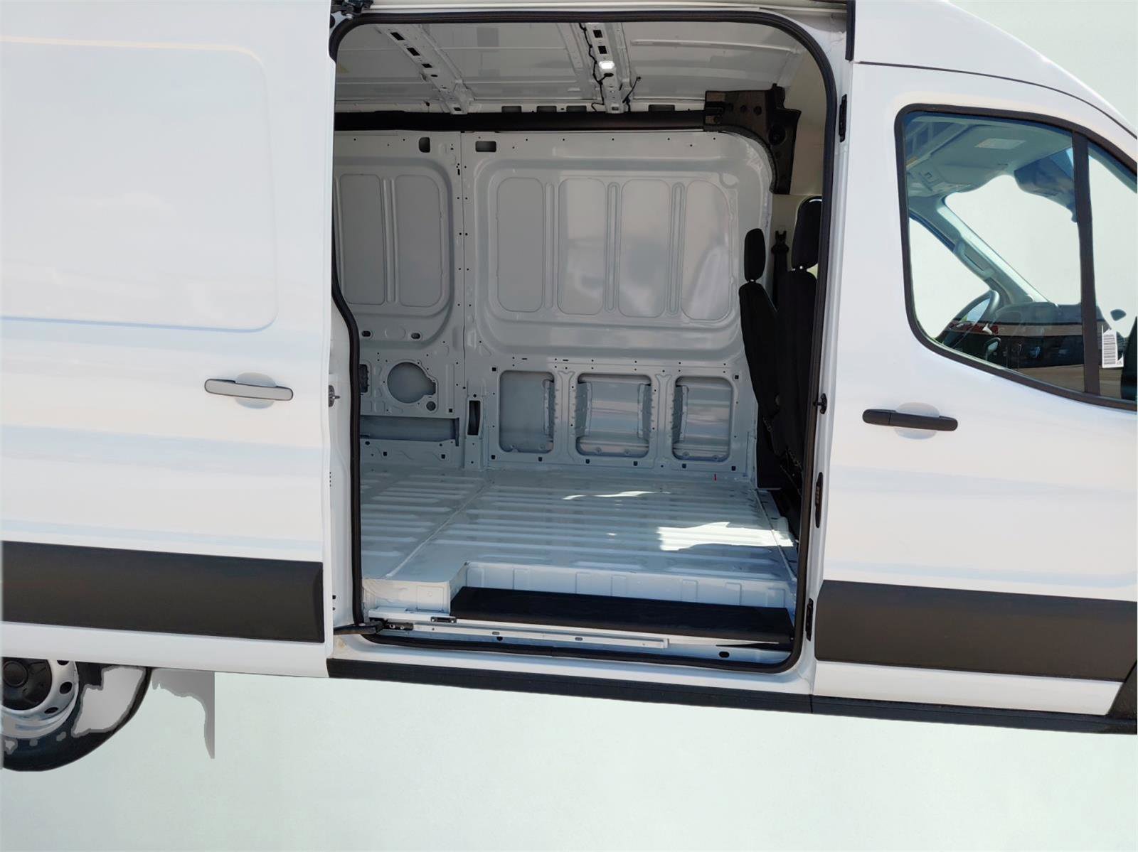 New 2025 Ford Transit 250 148 Medium Roof RWD image 19