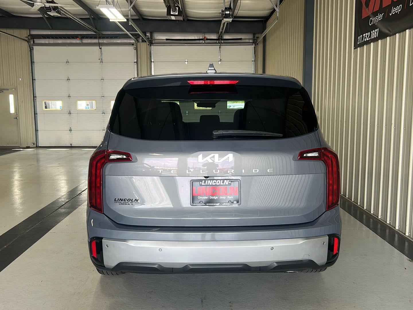 Used 2023 Kia Telluride LX FWD image 3