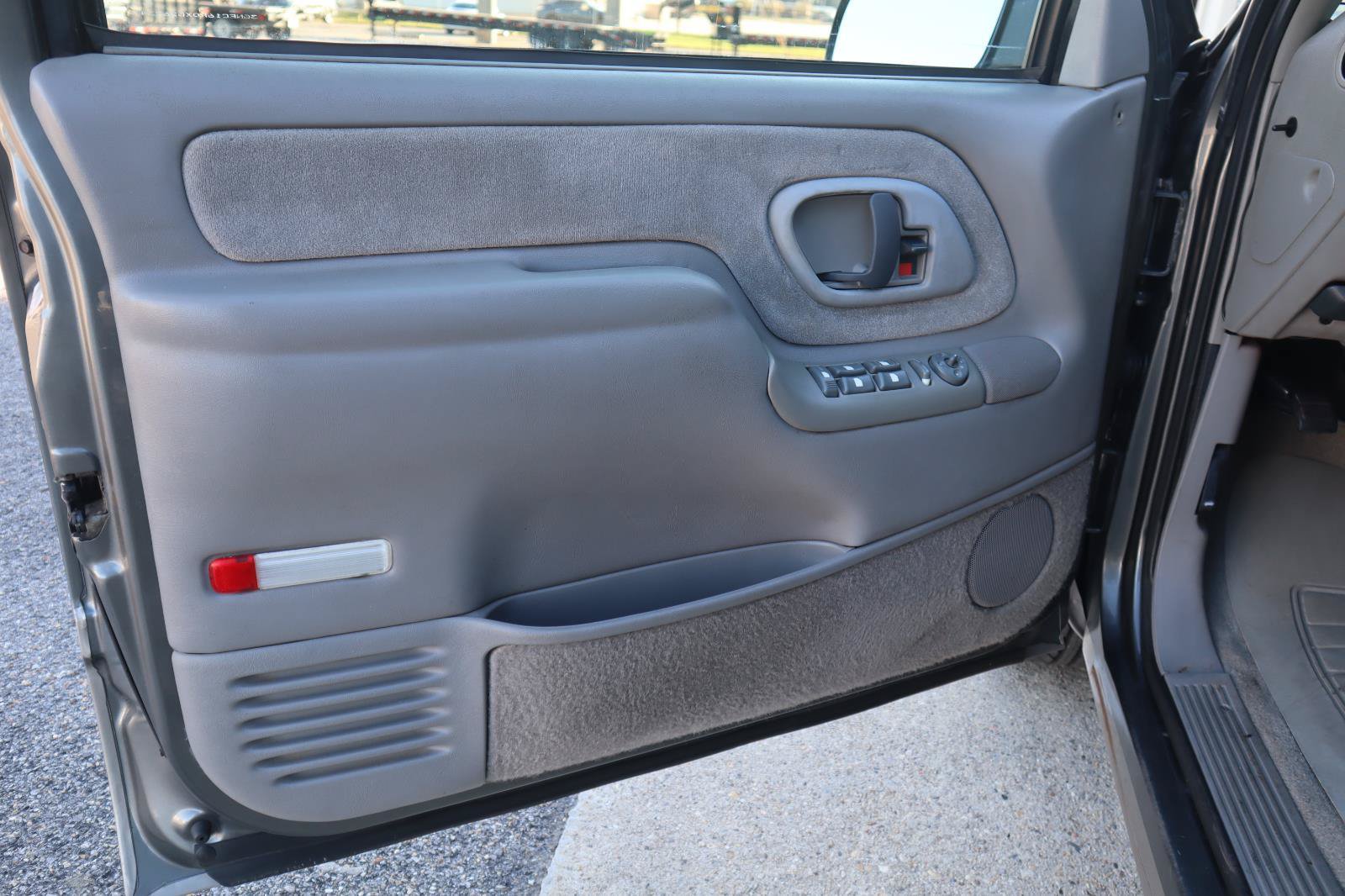 Used 1999 Chevrolet Suburban 2WD w/ Preferred Equipment Group 3 image 16