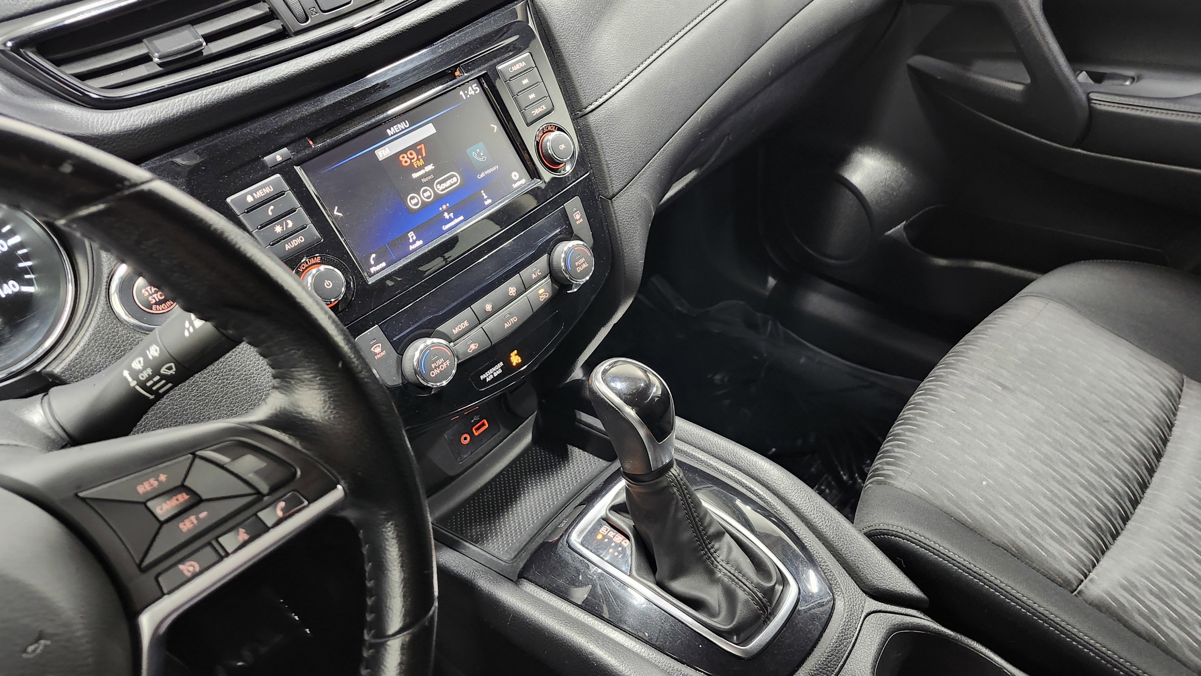 Used 2020 Nissan Rogue SV image 30