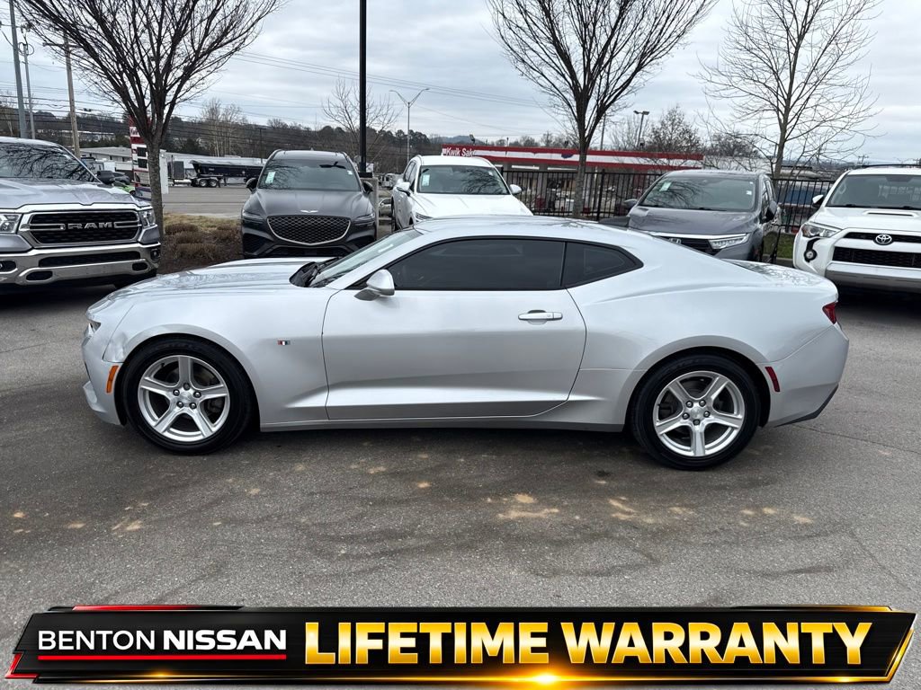Used 2018 Chevrolet Camaro LT RWD image 5