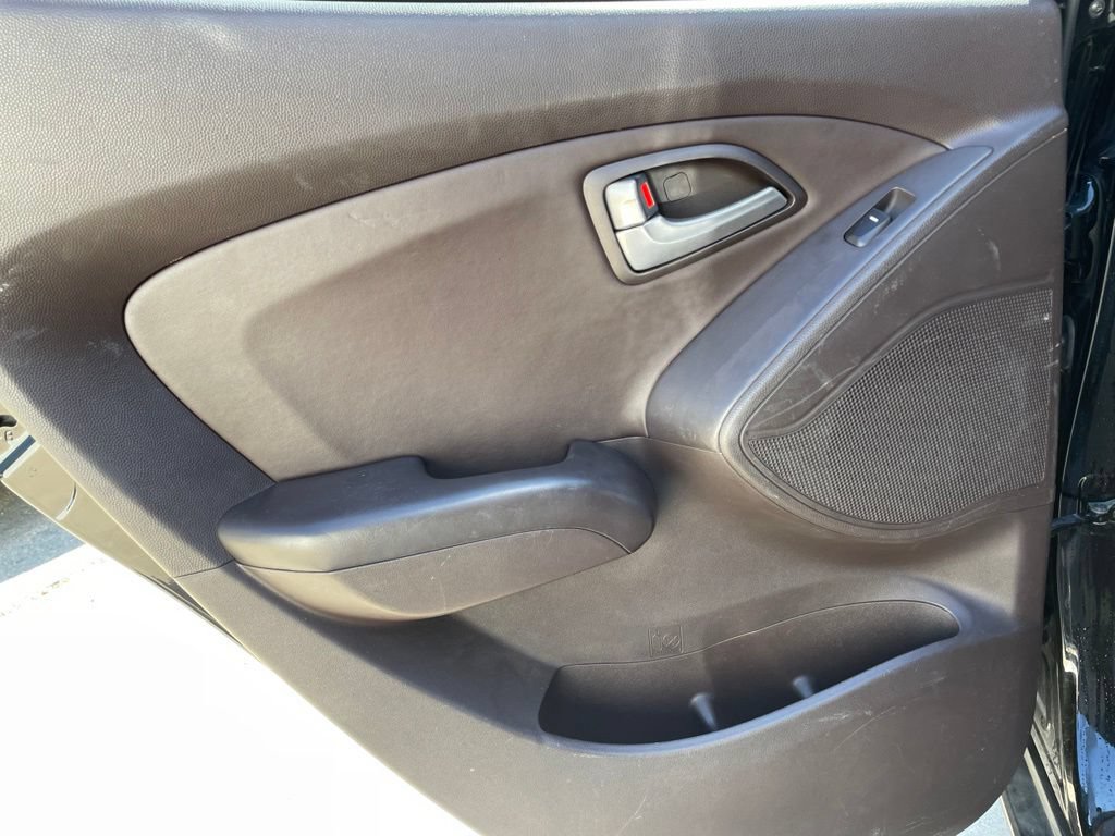 Used 2011 Hyundai Tucson Limited FWD image 18