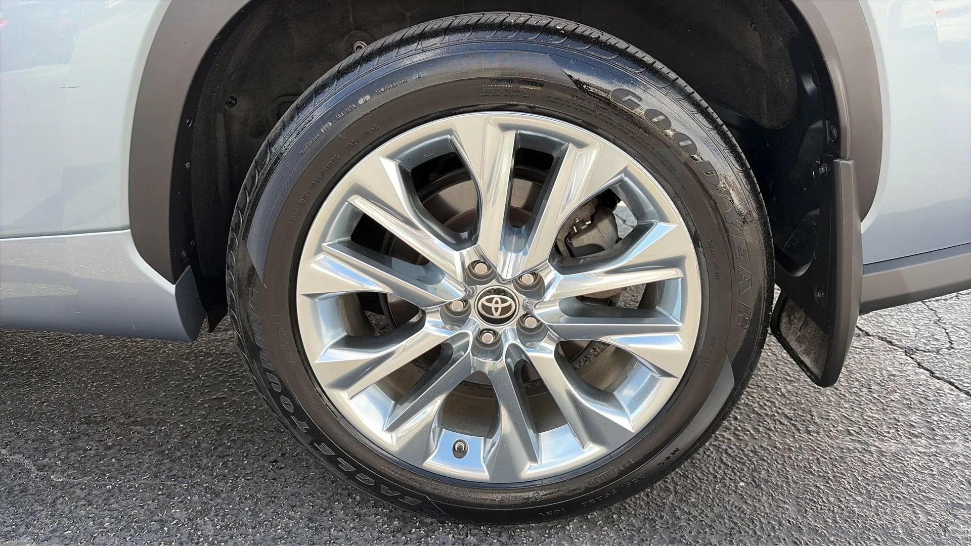 Used 2021 Toyota Highlander Limited image 21