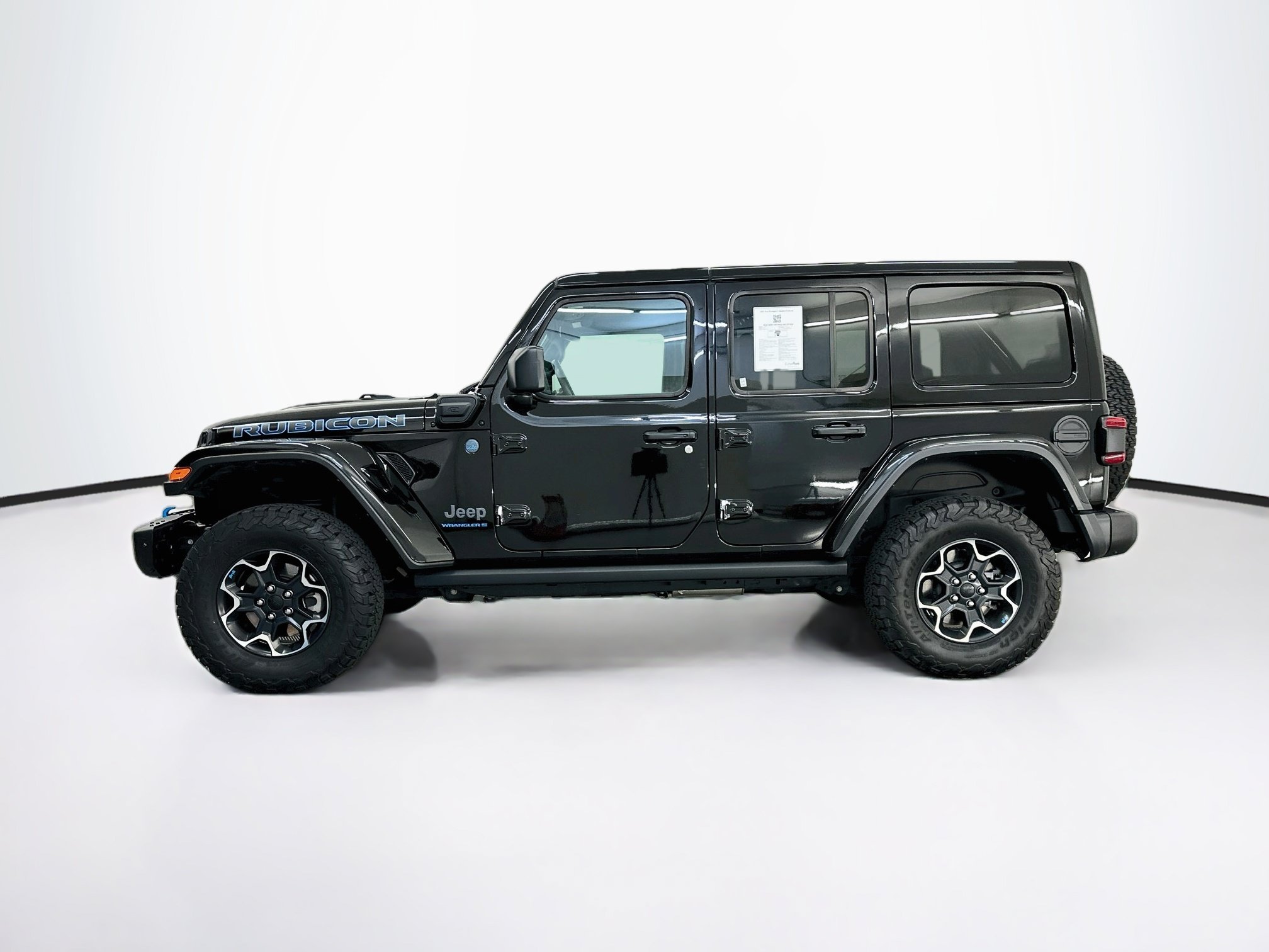 Used 2023 Jeep Wrangler Unlimited Rubicon 4xe w/ Steel Bumper Group AWD/4WD image 4