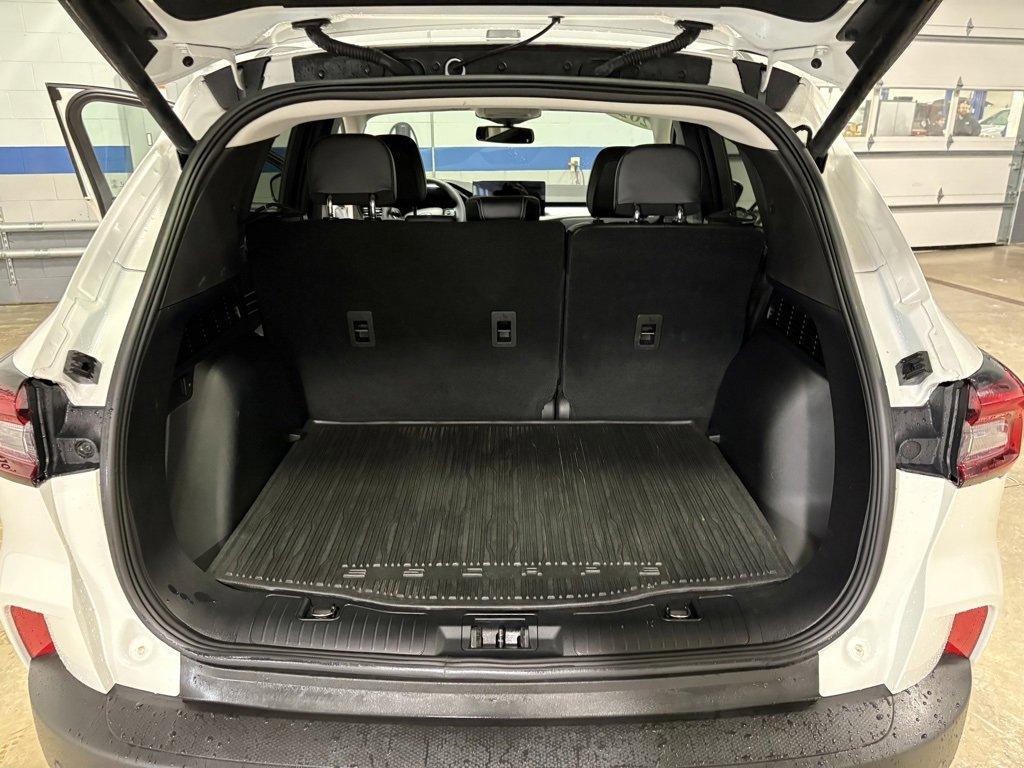 Used 2023 Ford Escape Platinum w/ Premium Technology Package image 28