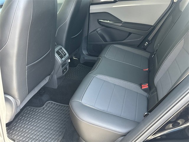 Used 2023 Volkswagen Taos SE w/ Panoramic Sunroof Package image 11