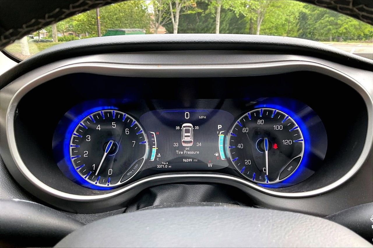 Used 2022 Chrysler Pacifica Touring-L FWD image 10