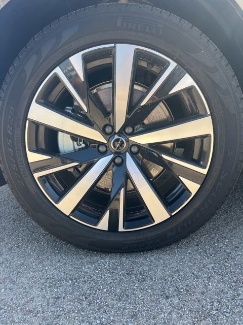 New 2026 Volvo XC90 B6 Core w/ Protection Package image 33