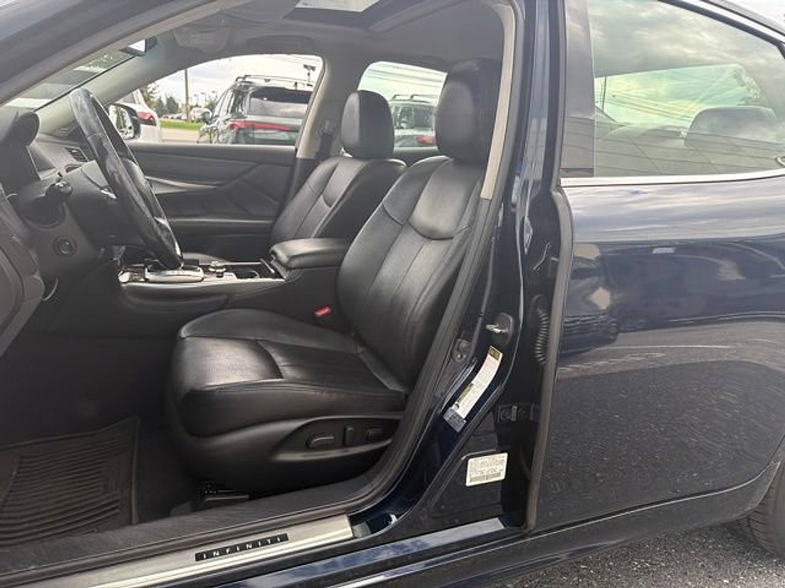 Used 2015 INFINITI Q70 3.7 AWD/4WD image 10