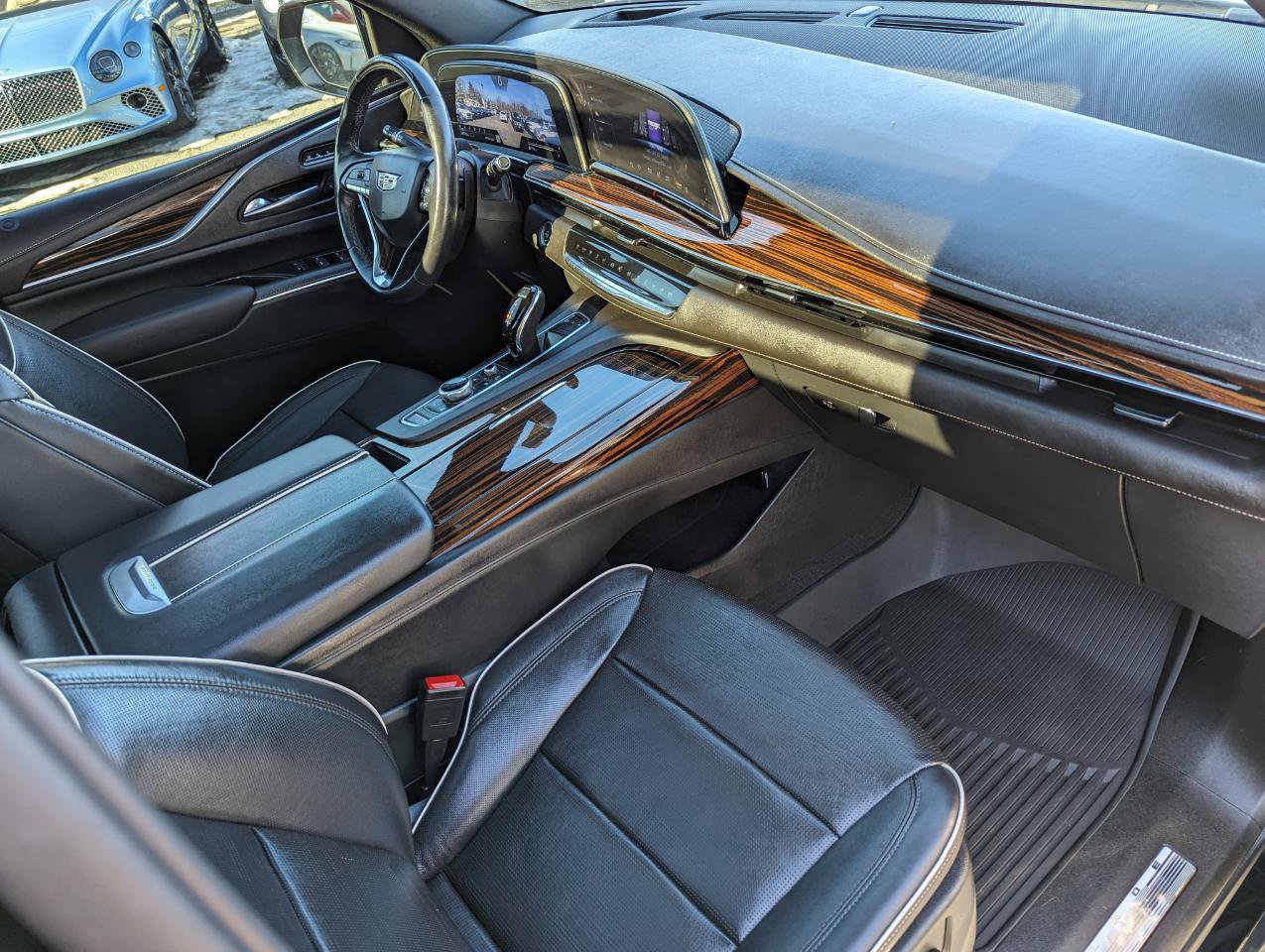 Used 2022 Cadillac Escalade Premium Luxury image 26