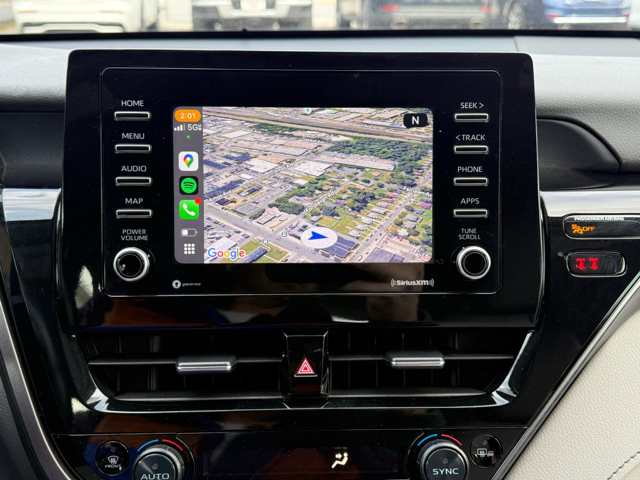 Used 2024 Toyota Camry SE image 10