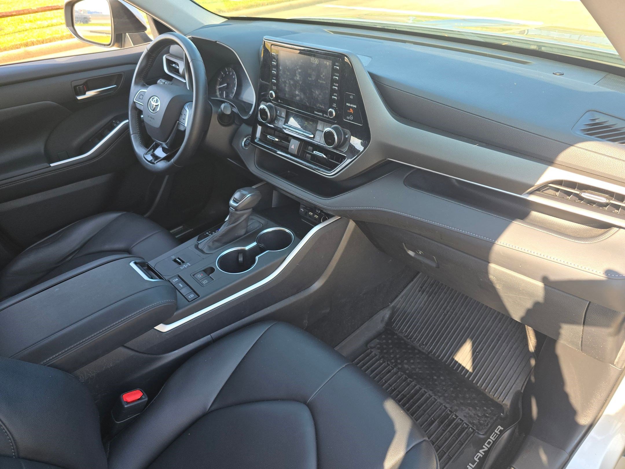 Used 2020 Toyota Highlander XLE image 31