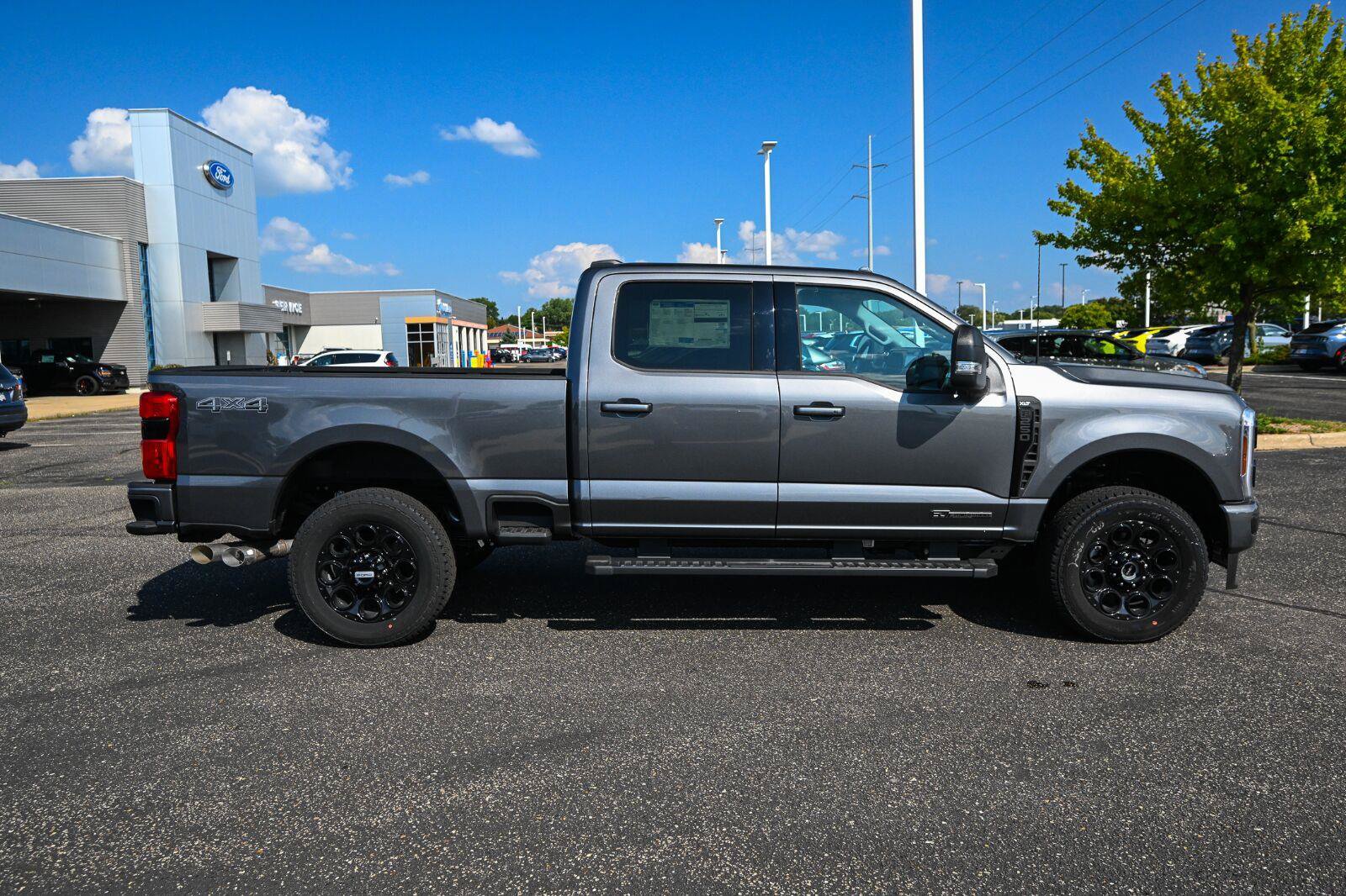 New 2026 Ford F250 XLT w/ XLT Premium Package AWD/4WD image 3