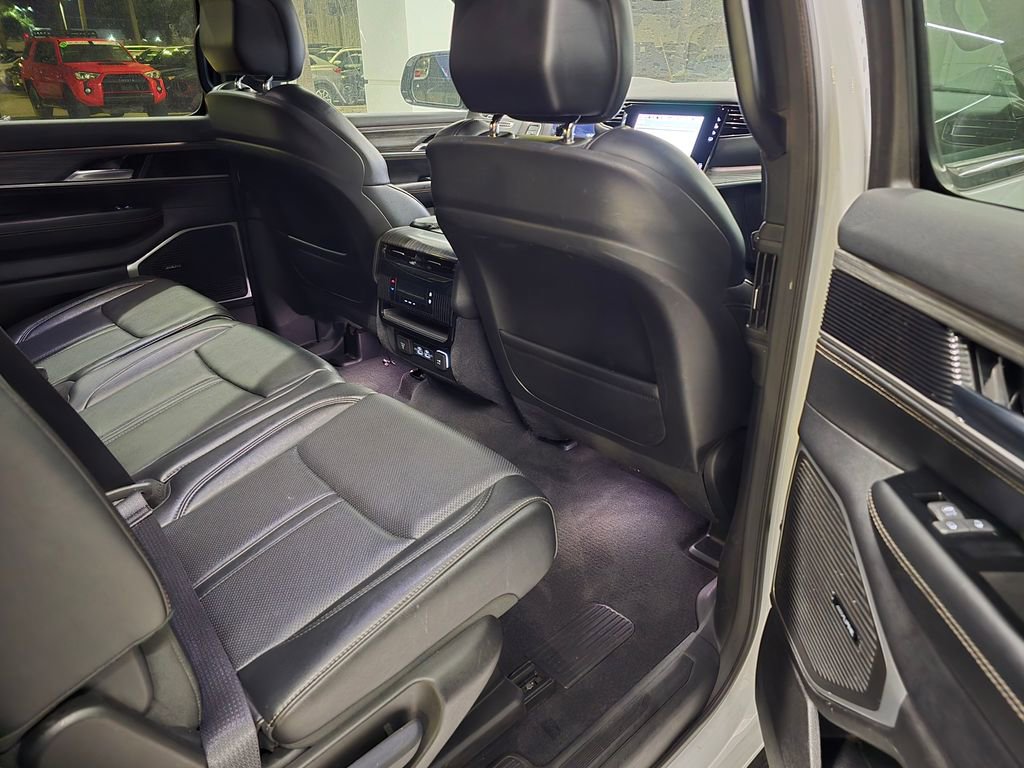 Certified 2024 Jeep Wagoneer L Series II image 35