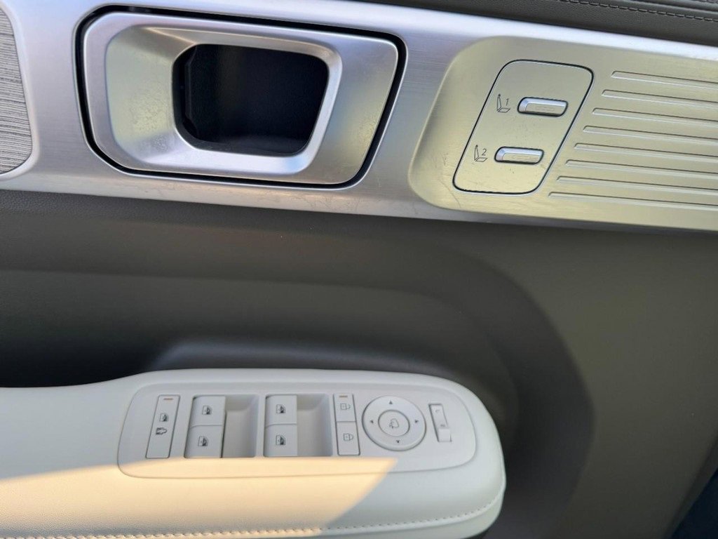 Used 2025 Hyundai Santa Fe Calligraphy image 16