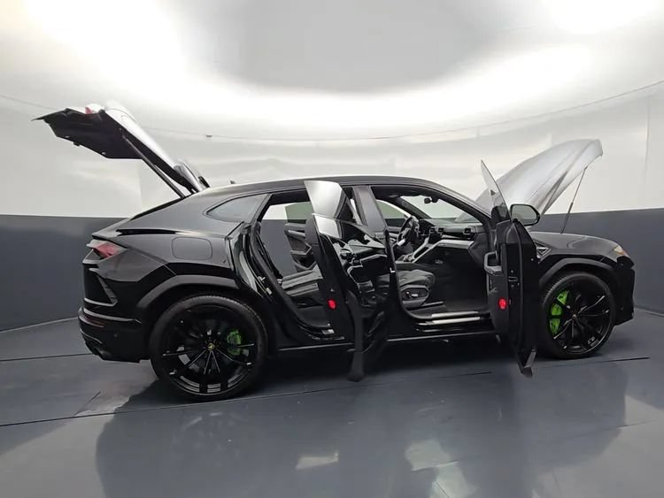 Used 2022 Lamborghini Urus AWD/4WD image 14