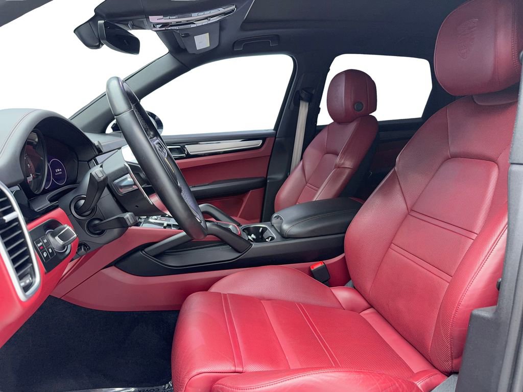 Used 2023 Porsche Cayenne Platinum Edition image 13