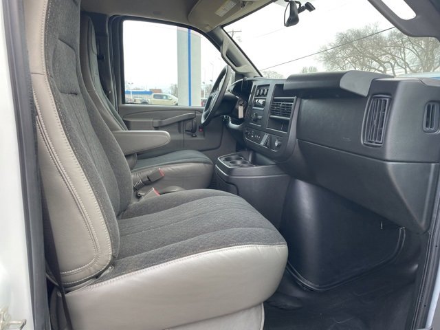 Used 2023 GMC Savana 2500 w/ Driver Convenience Package image 21