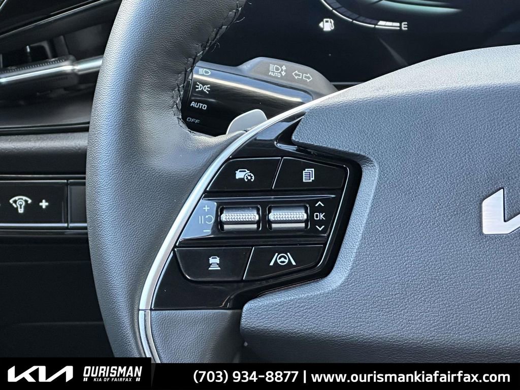 Used 2024 Kia Niro EX w/ EX Cold Weather Package image 10