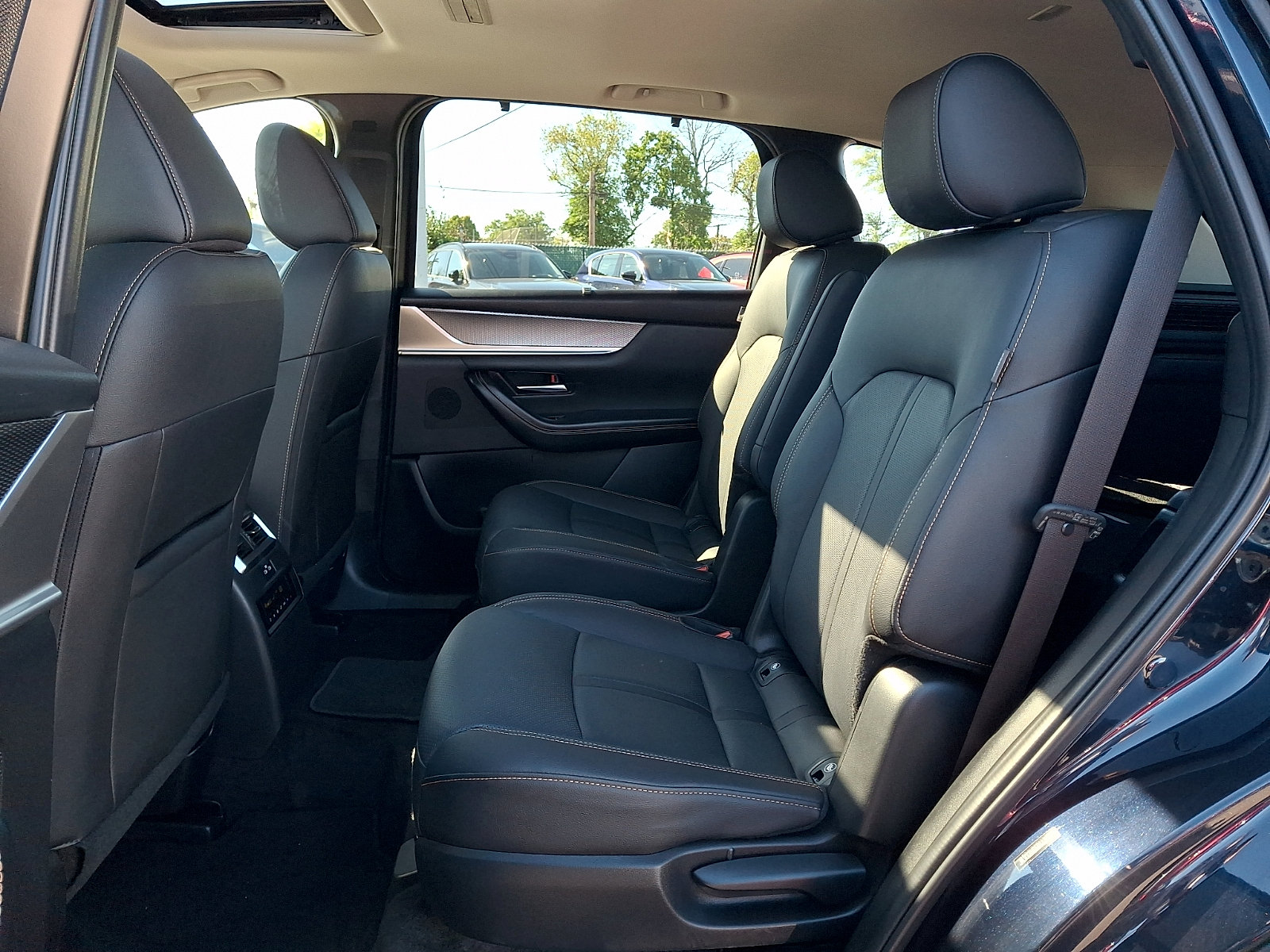 Certified 2024 MAZDA CX-90 3.3 Turbo w/ Preferred Package AWD/4WD image 12