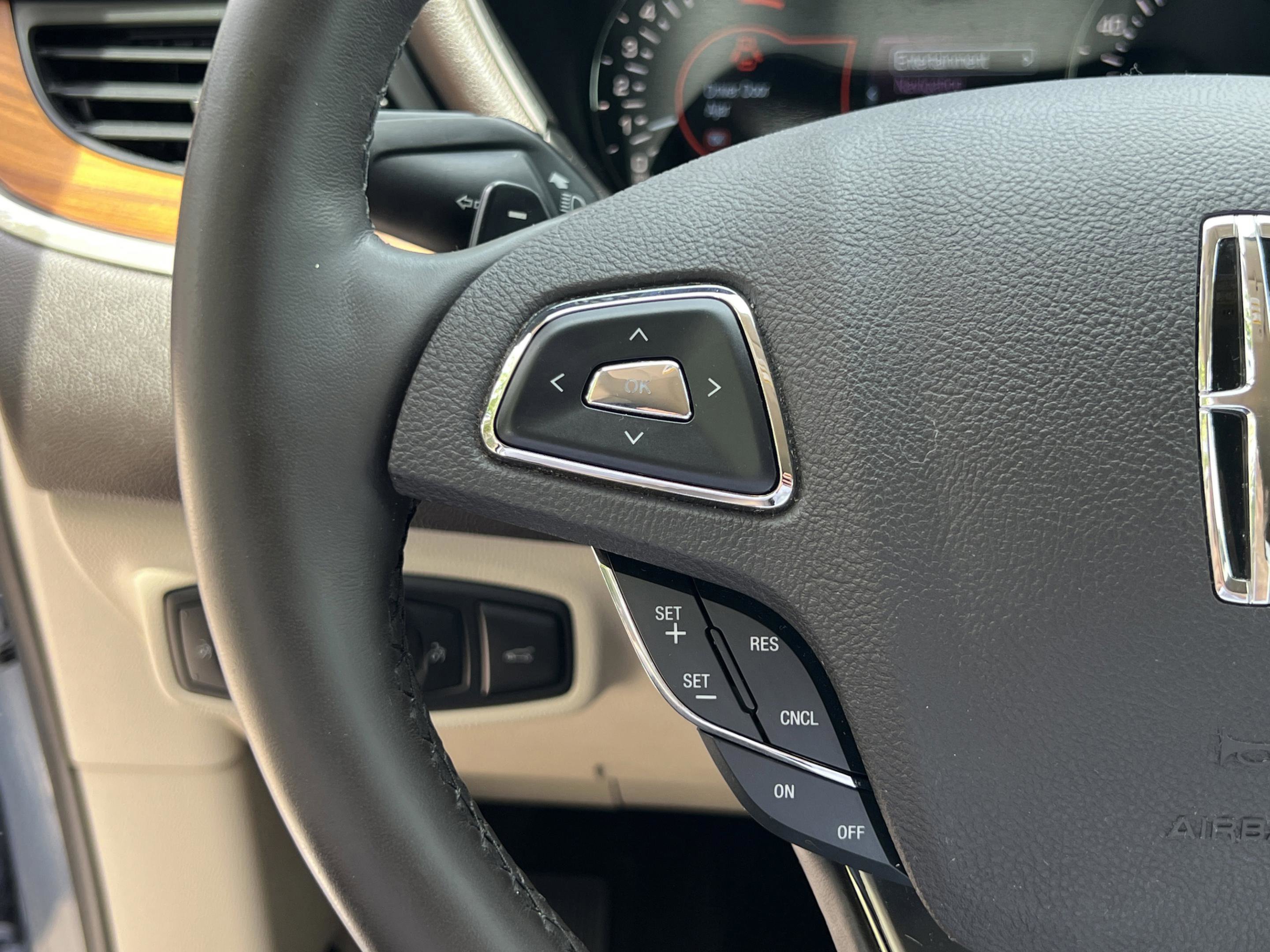Used 2018 Lincoln MKC Select w/ Select Plus Package FWD image 11